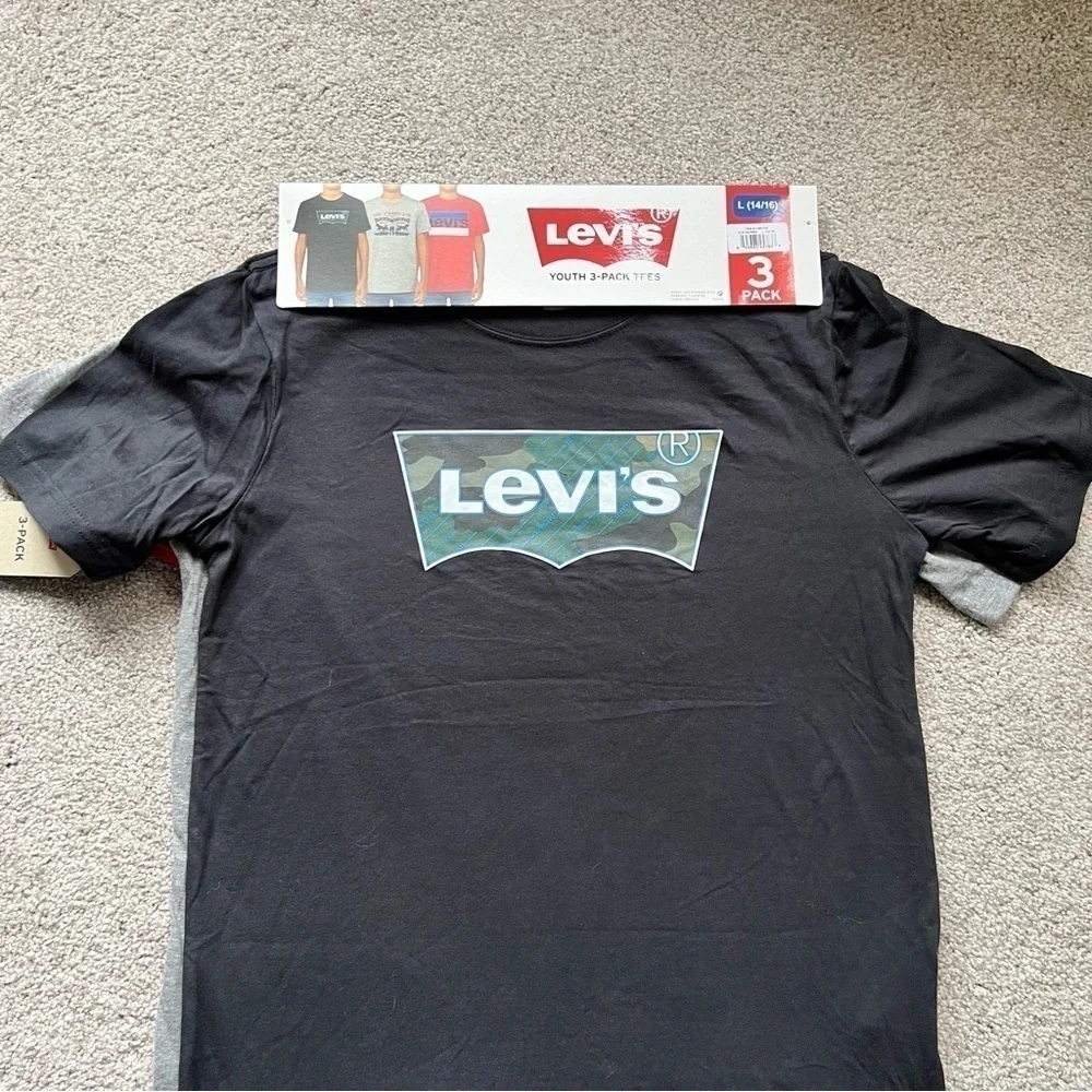 NWT Levi’s youth size large (14/16) three pack short sleeve logo tshirts